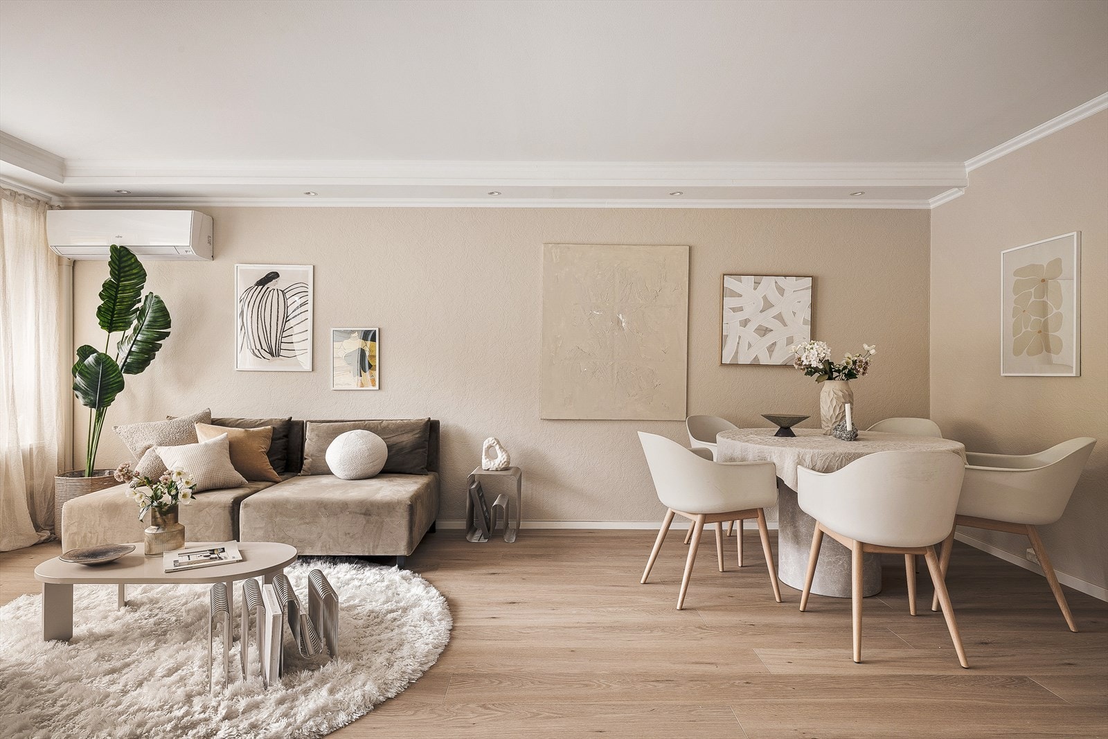 Fra boligen er det utsikt over nærområdet og omkringliggende terreng. Galleribilde