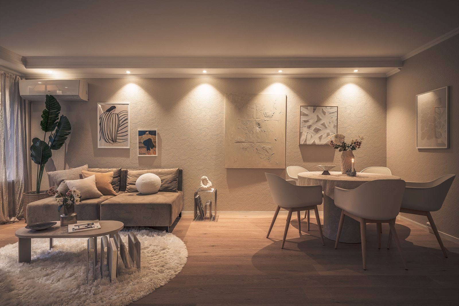 Malt strie på vegger og malt platekledning i himling. Galleribilde