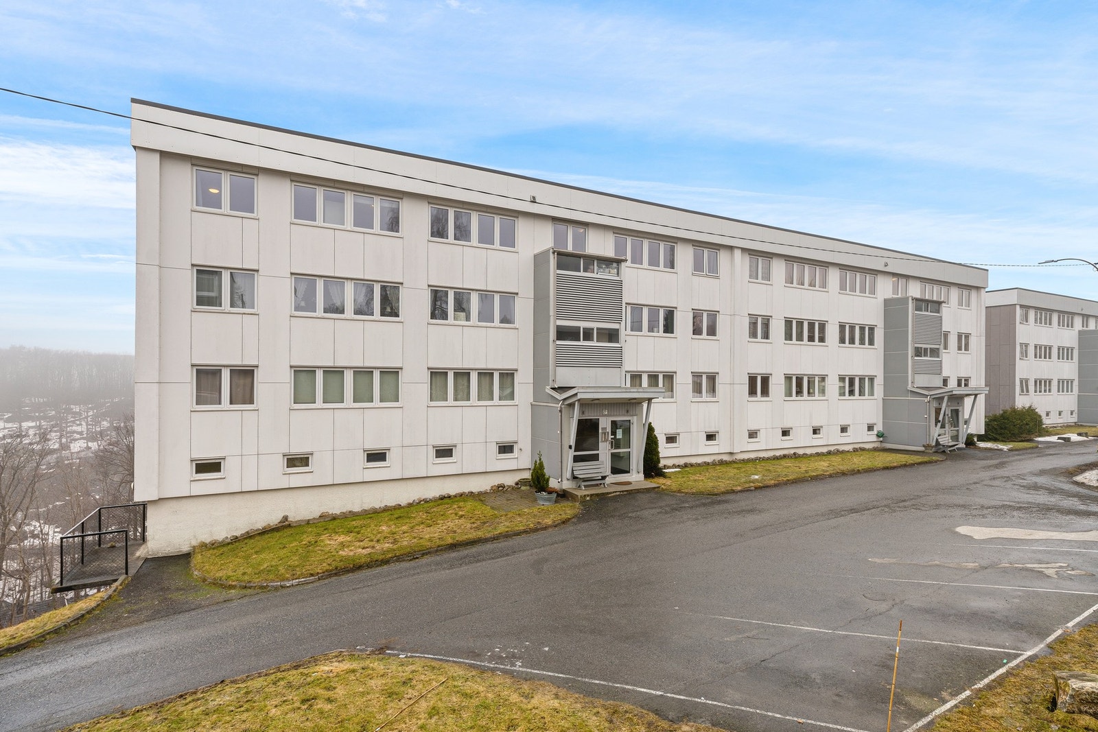 Bratthenget 27A er del av et stort borettslag med 209 leiligheter, driftet av Bosør. Del av felleslokale med "hotellrom" og selskapslokale Galleribilde