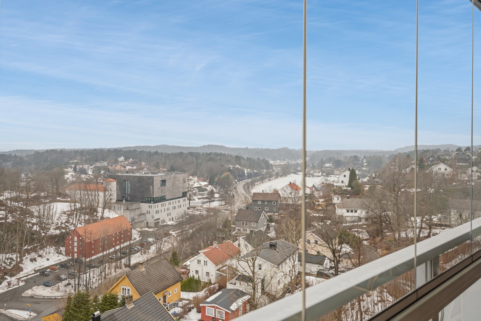 Herfra er det utsikt fra Langsævannet og heiene bak... Galleribilde