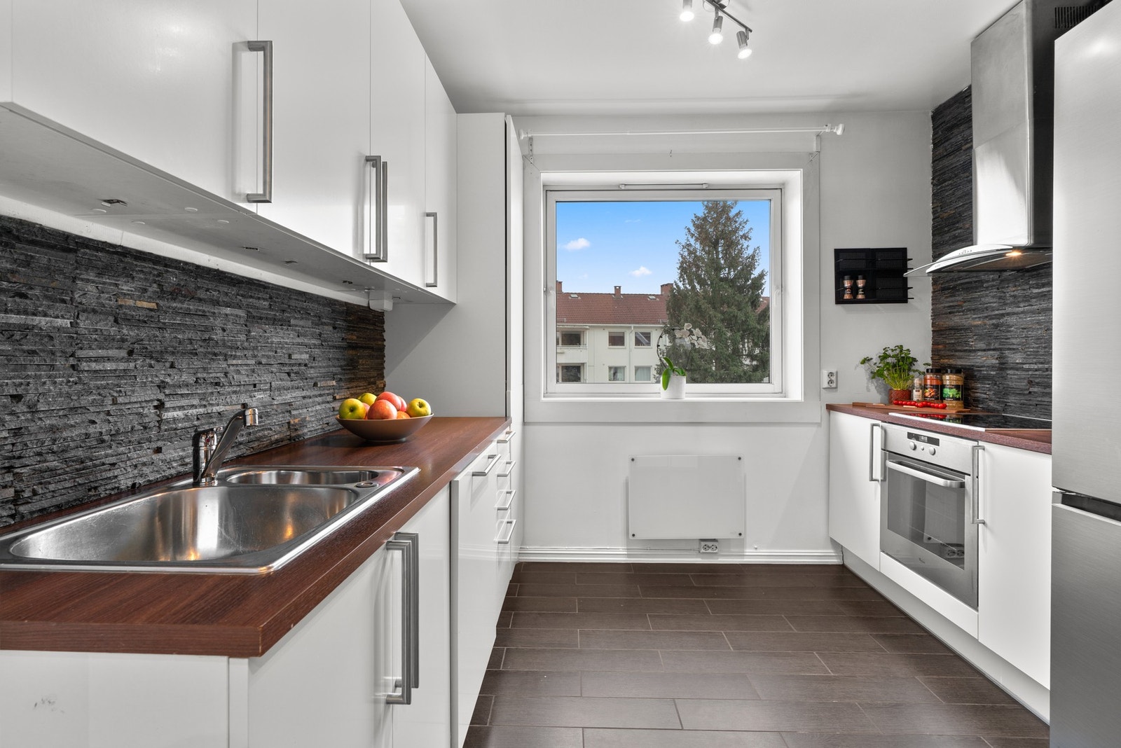 Gjennomgående kjøkken. Galleribilde