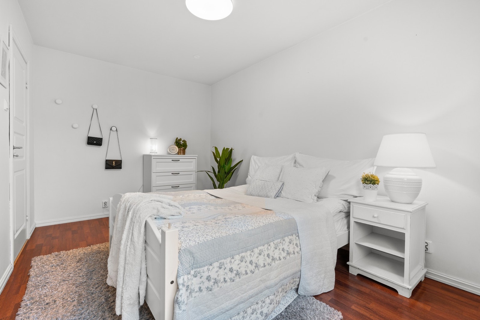 God plass til stor seng. Galleribilde