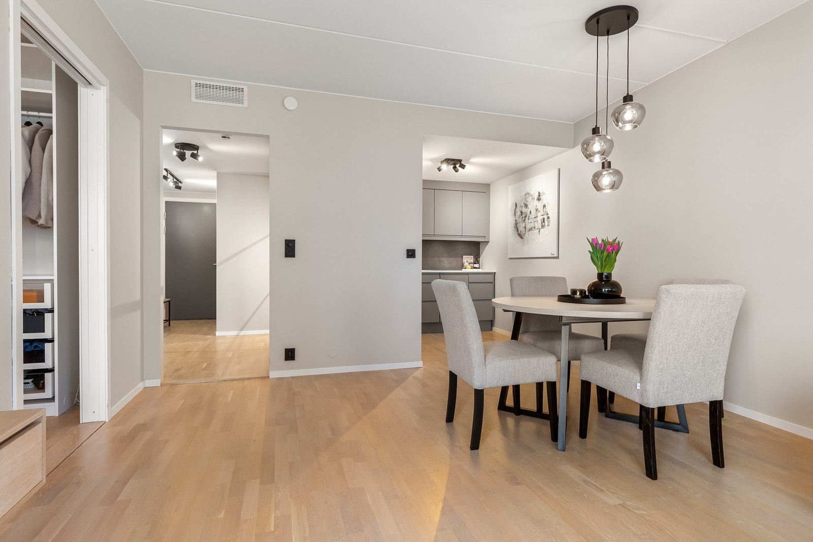 Leiligheten har balansert ventilasjon som sikrer et sunt og godt inneklima. Galleribilde