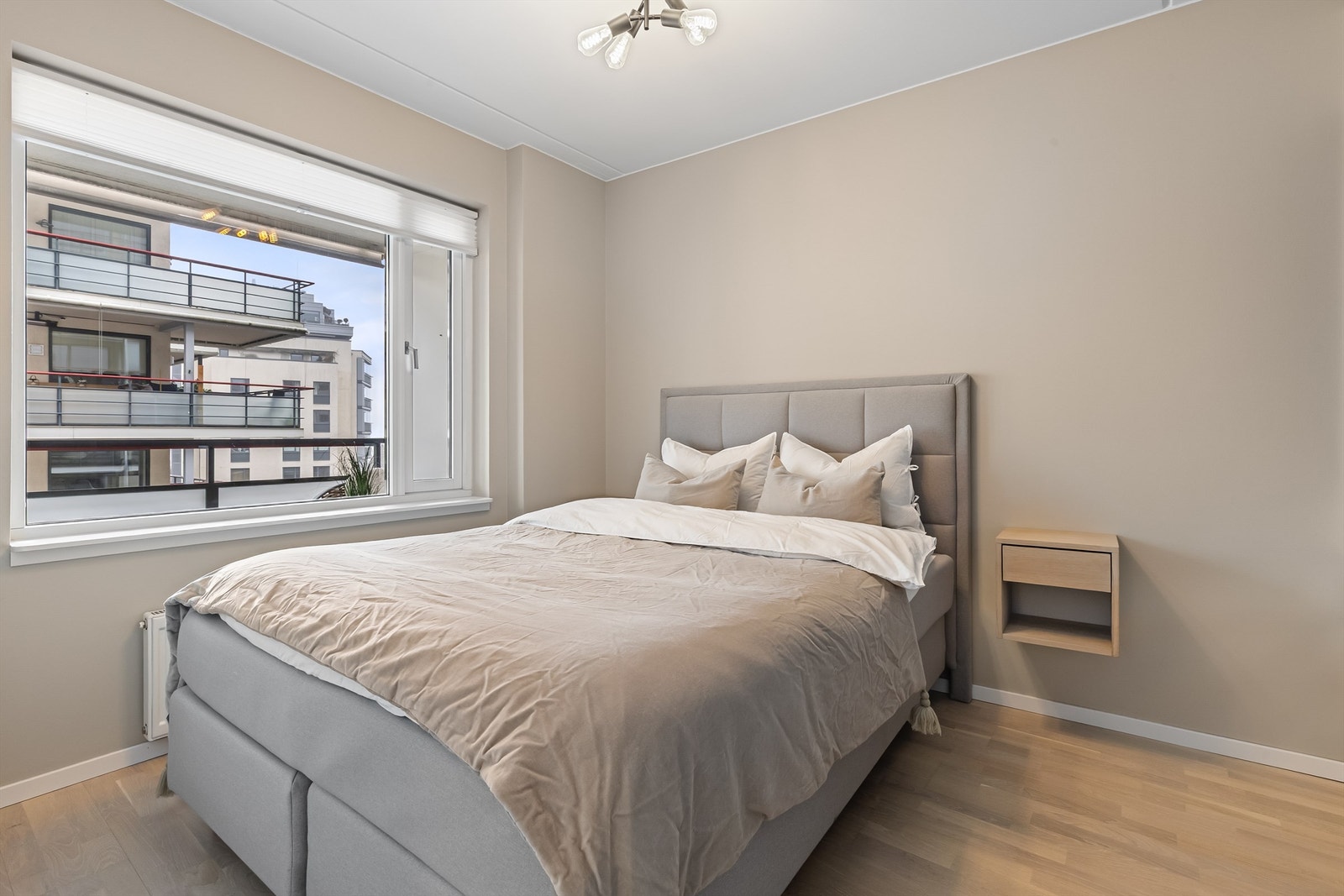 Soverommet er av god størrelse med plass til dobbeltseng. Galleribilde