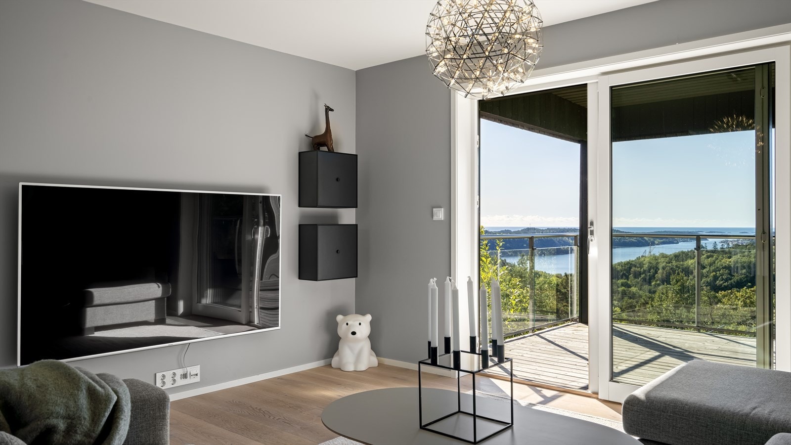 Her er det en vanvittig utsikt ut mot havet Galleribilde