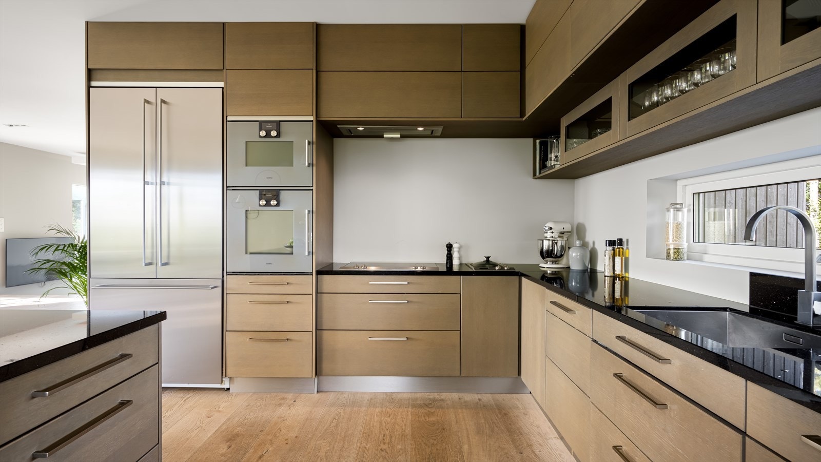 Her er det godt med benkeplass Galleribilde