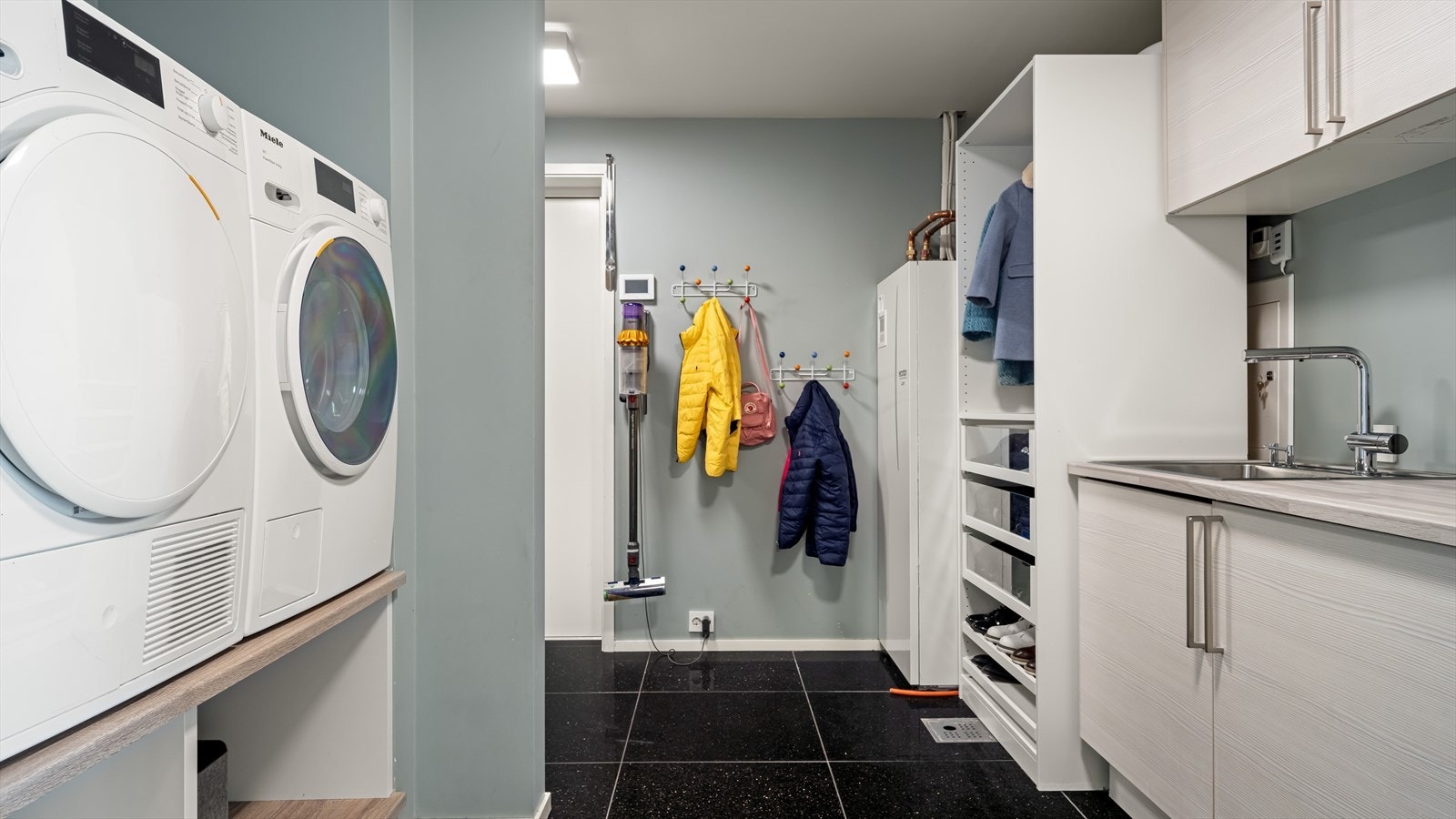 Vaskerommet ligger i tilknytning til garasjen Galleribilde