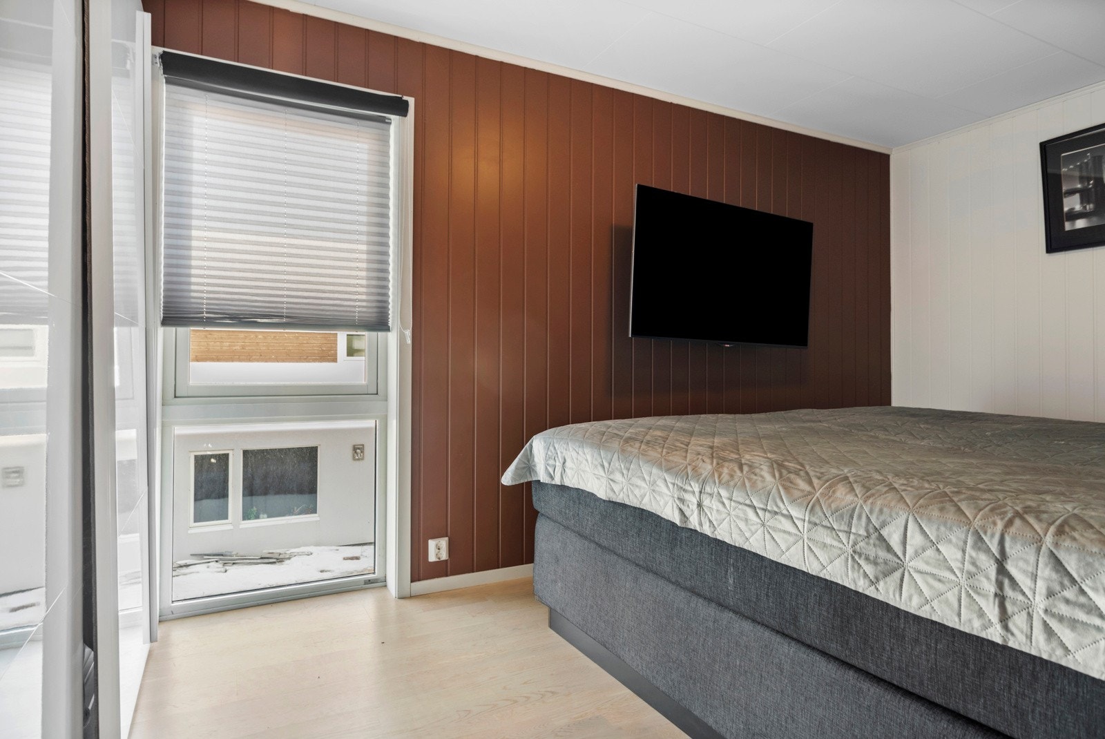 Soverom med 13m² med god plass for garderobe. Galleribilde