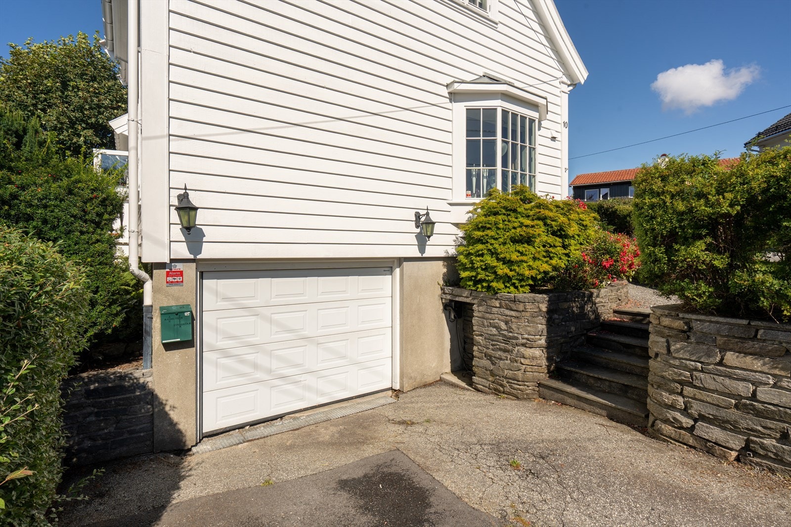 Garasje med direkte ankomst til huset Galleribilde