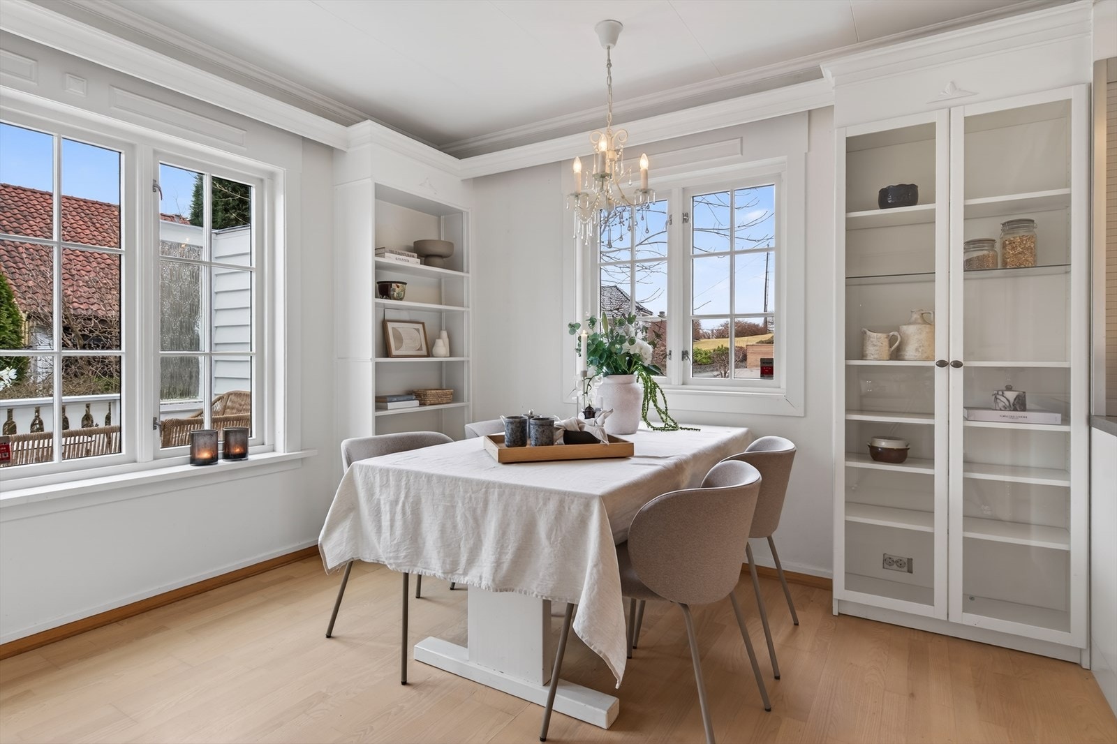 Plass til spisebord på kjøkkenet Galleribilde