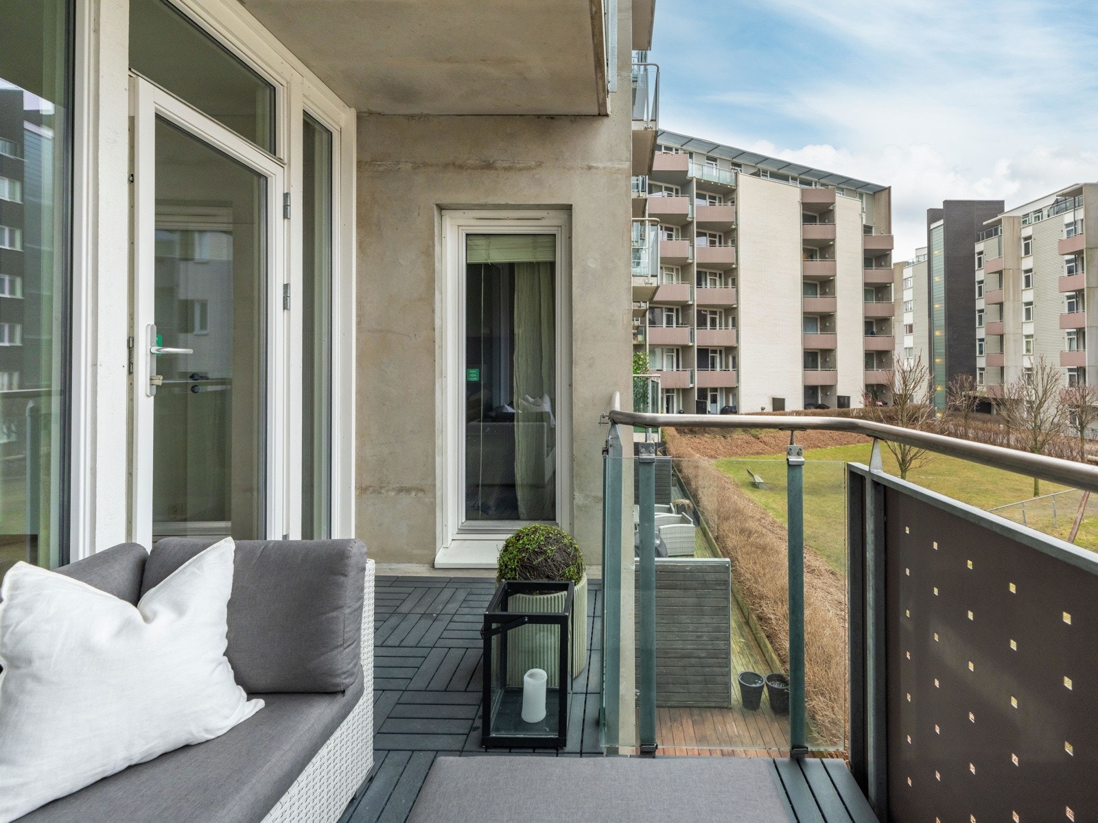 Det er tillatt med gass- og elektrisk grill på balkongen. Galleribilde