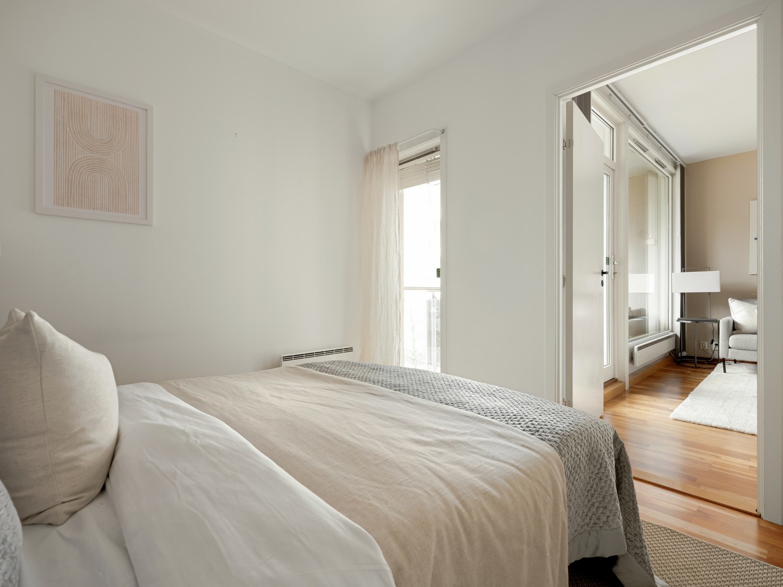 Fra soverommet er det utgang til balkongen. Galleribilde