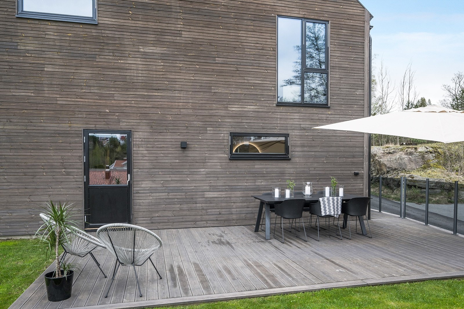 Stor uteplass Galleribilde