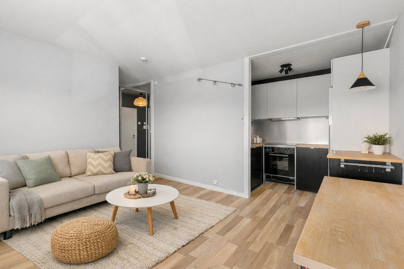 Dette er en pen og velholdt andelsleilighet med ettertraktet beliggenhet på Havstad. (Bildet er digitalt stylet med møbler og effekter) Galleribilde