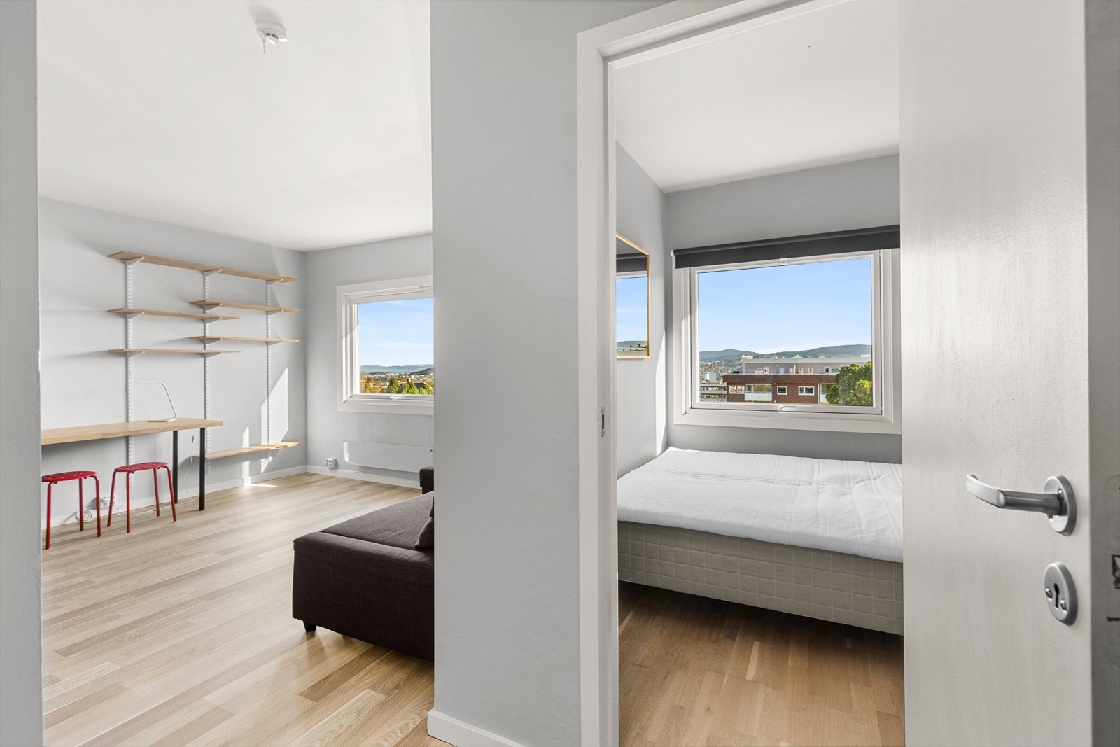 Leiligheten har nytt laminatgulv i 2023. Galleribilde