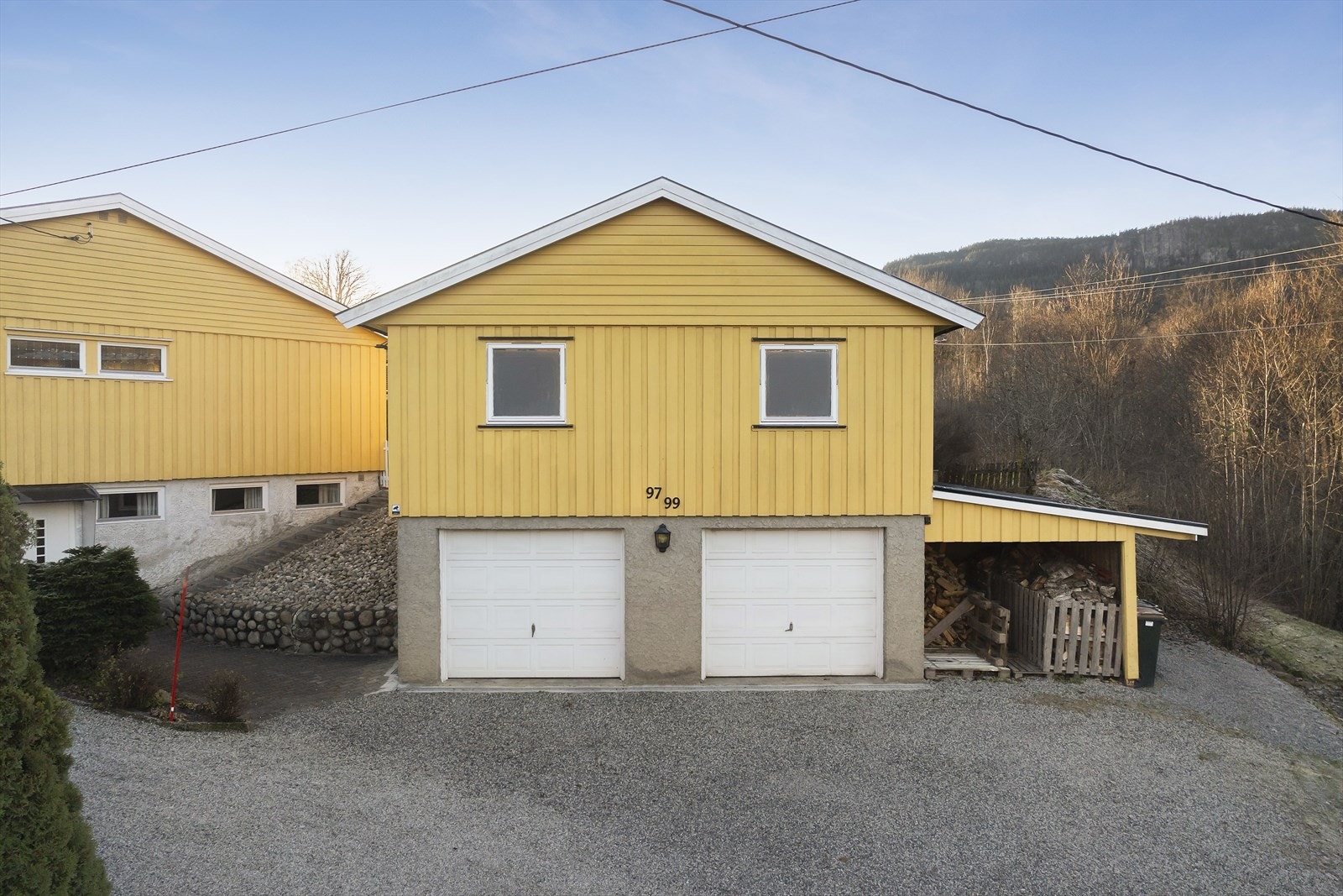 Dobbel garasje med 2 porter Galleribilde