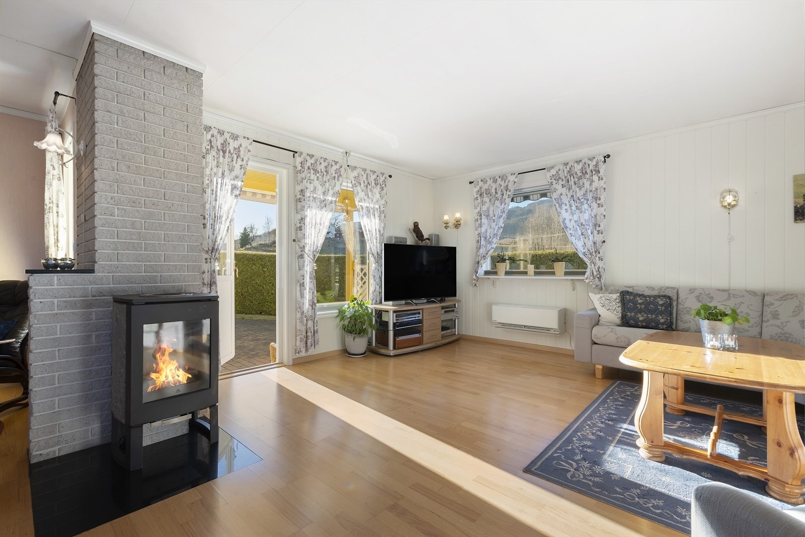 Flott vedovn til kalde høst og vinterdager Galleribilde