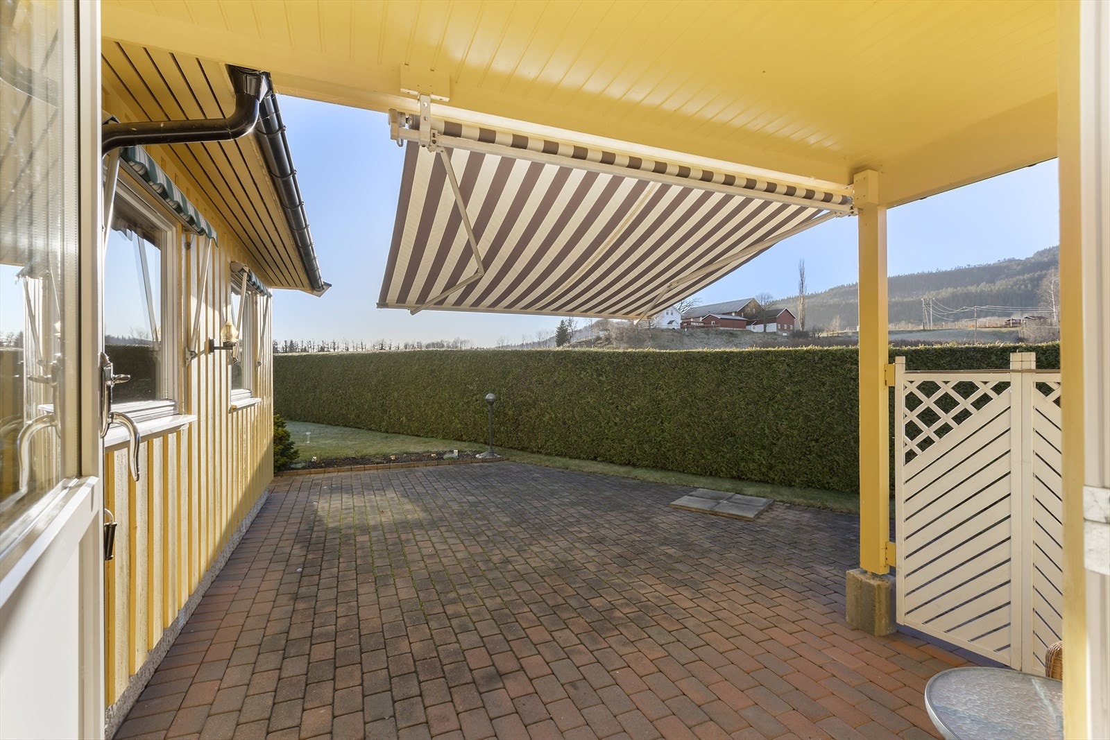 Fint utsyn fra uteplassen Galleribilde