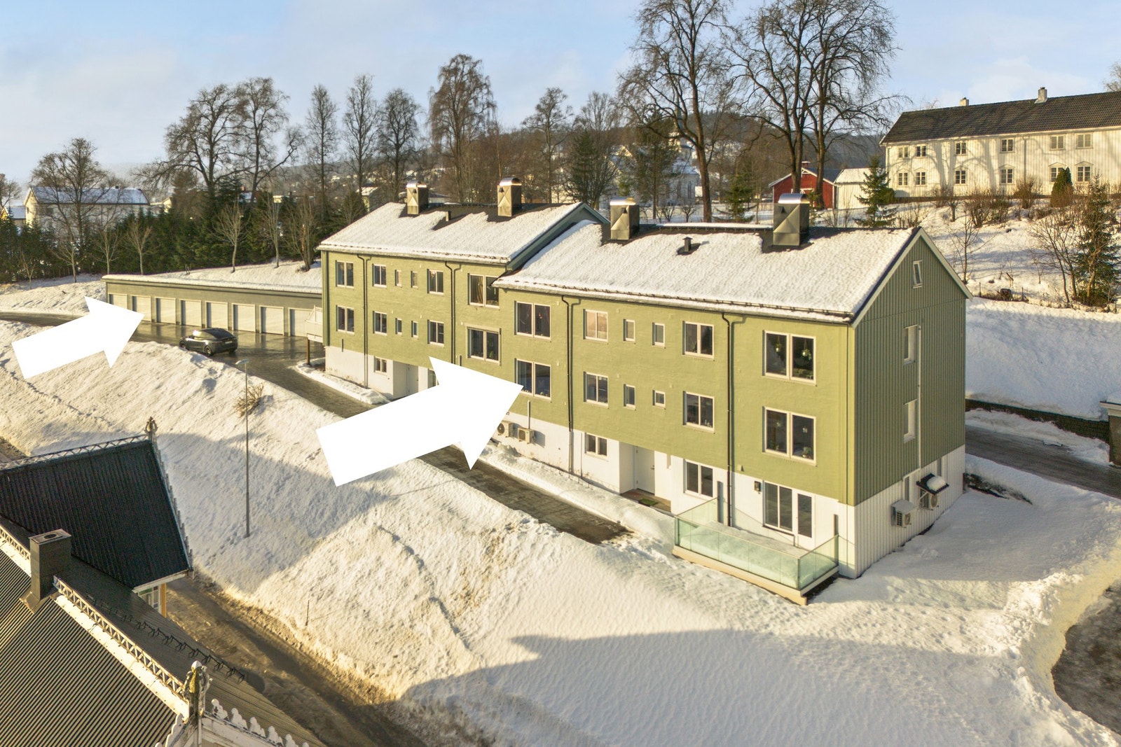 Sentralt beliggende treromsleilighet i Malm med tilhørende parkering i garasje. Galleribilde