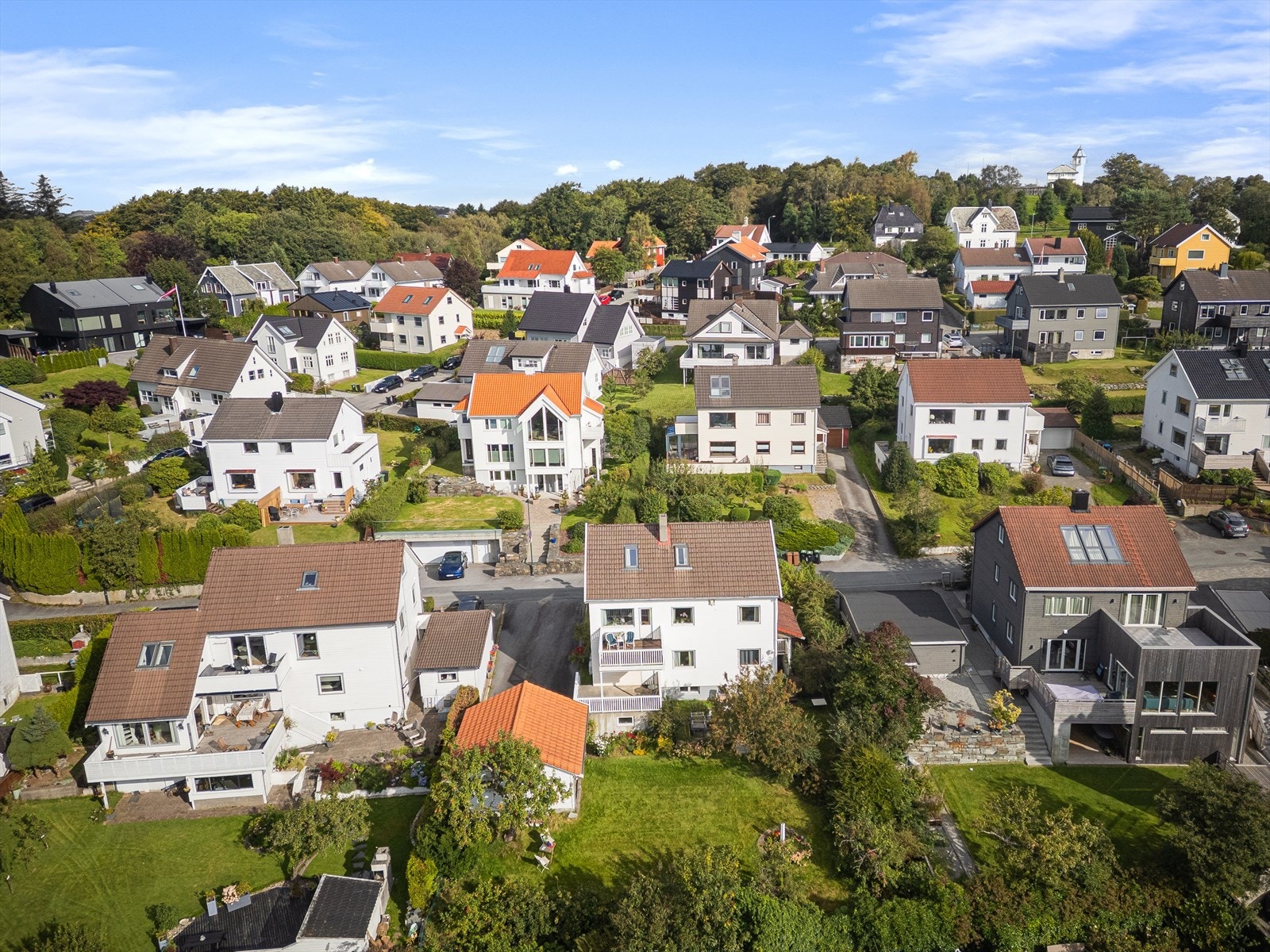 Boligen har en meget attraktiv og sentral beliggenhet i Vålandsskråningen Galleribilde