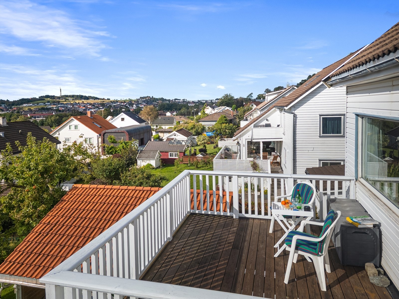 Det er en fantastisk utsikt fra de fleste rom og fra balkong. Her er det bare å nyte.... Galleribilde