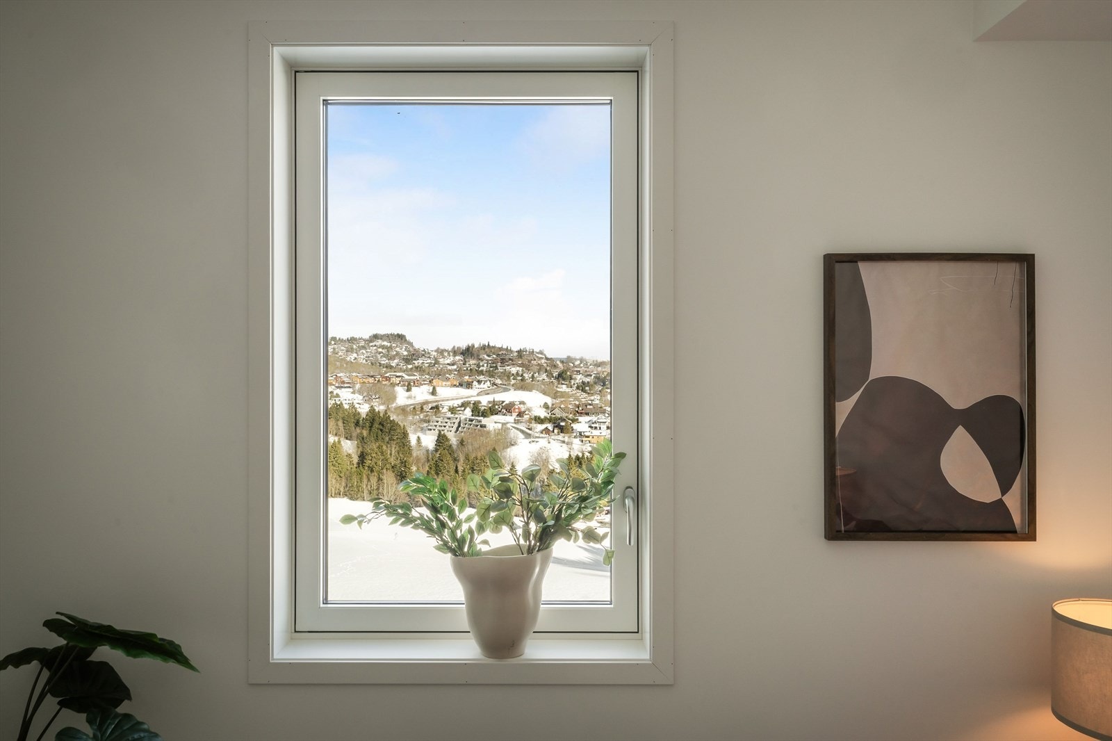 Soverommene har pen utsikt mot retning Byåsen, og fremstår som stilrene. Galleribilde