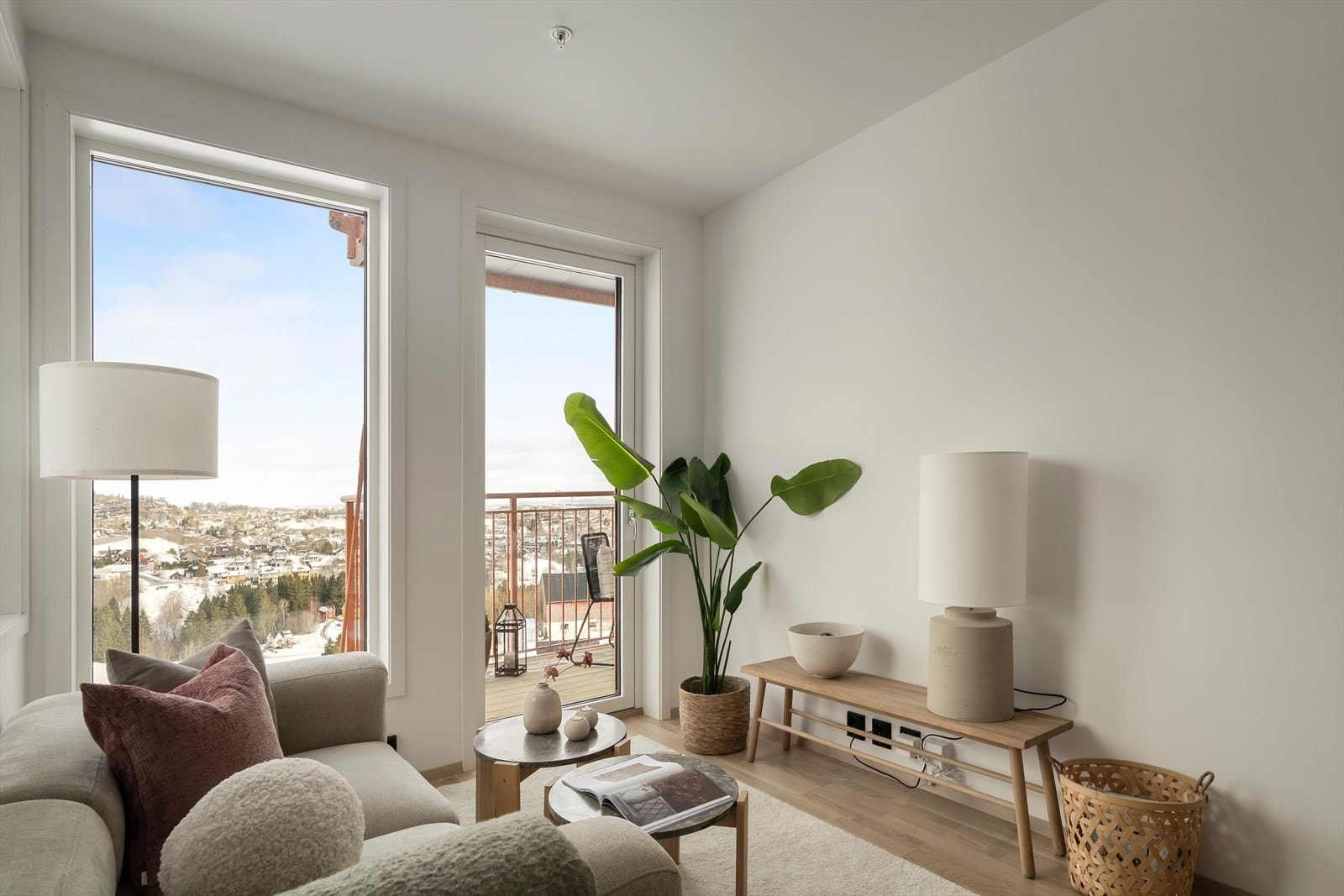 Dette er en flott og splitter ny 3-roms selveierleilighet i 6.etasje som ble ferdigstilt i 2026. Galleribilde