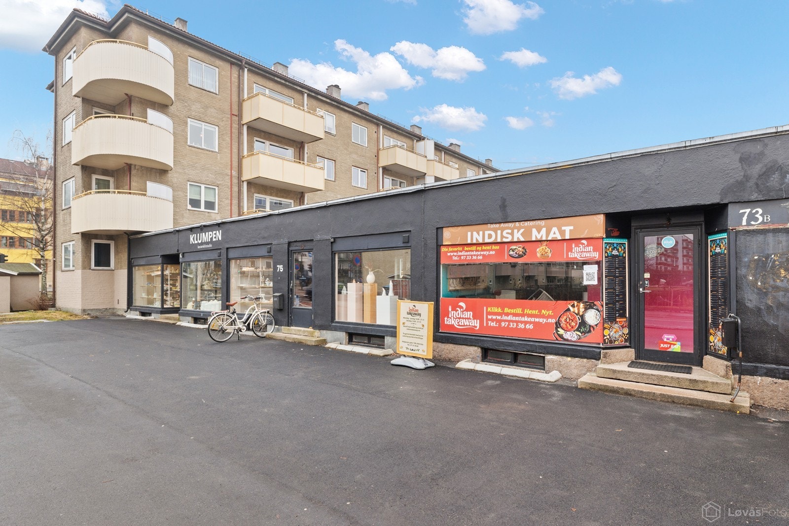 Rett over veien ligger det selger mener er Oslos beste indiske takeaway. Perfekt å plukke opp på veien hjem eller tusle over i slippers for å hente! Galleribilde