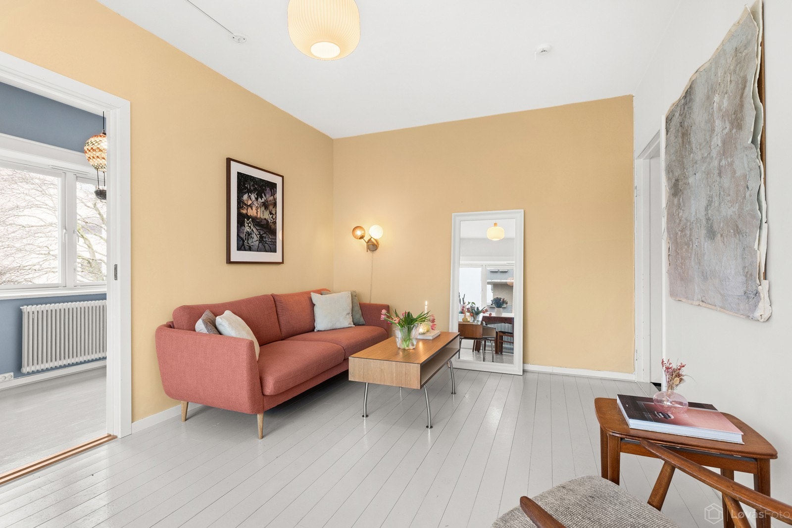 Fargevalgene harmonerer godt og gir rommet et varmt og innbydende preg. Galleribilde