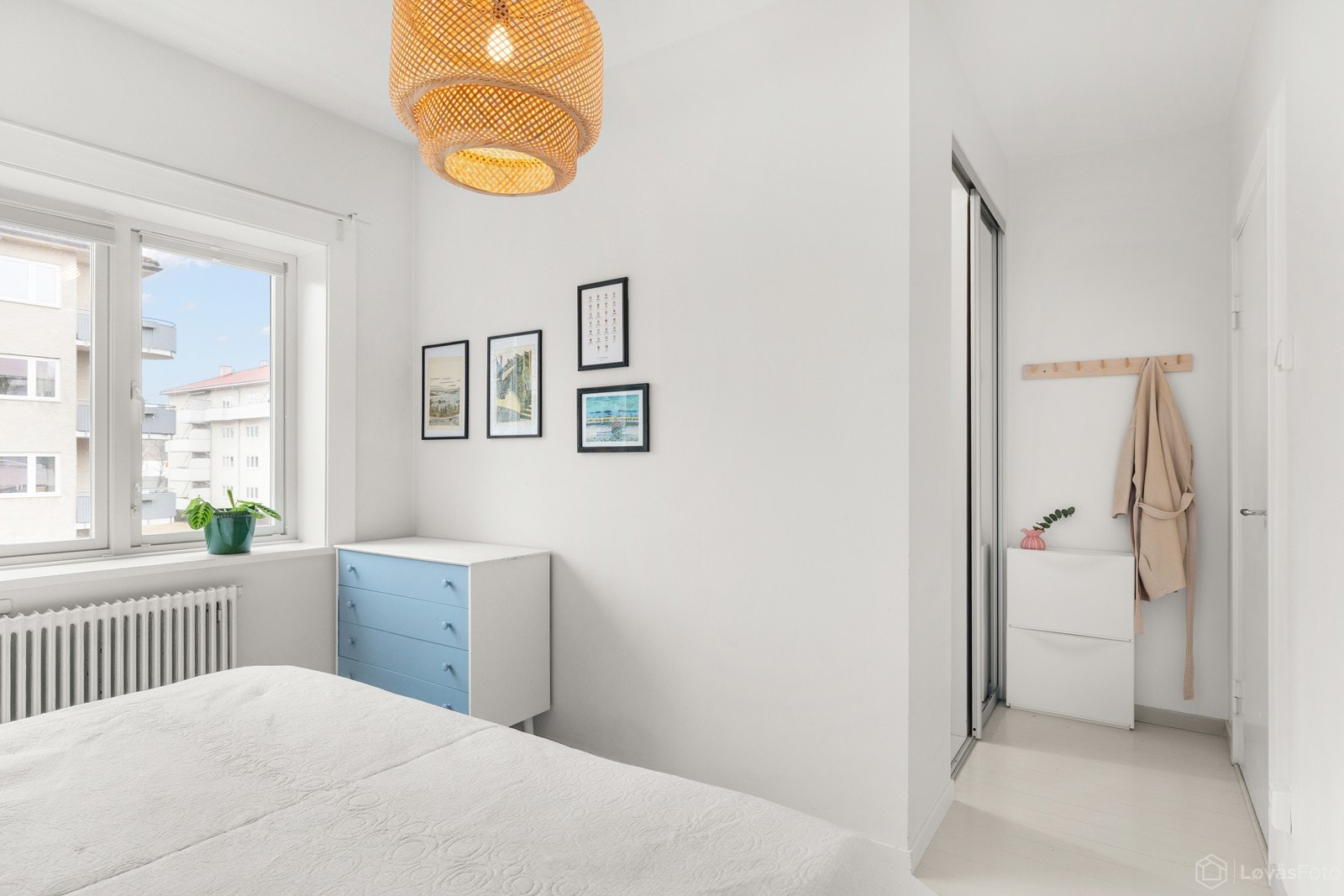 Hovedsoverommet fremstår som et rolig og behagelig rom i boligen. Galleribilde