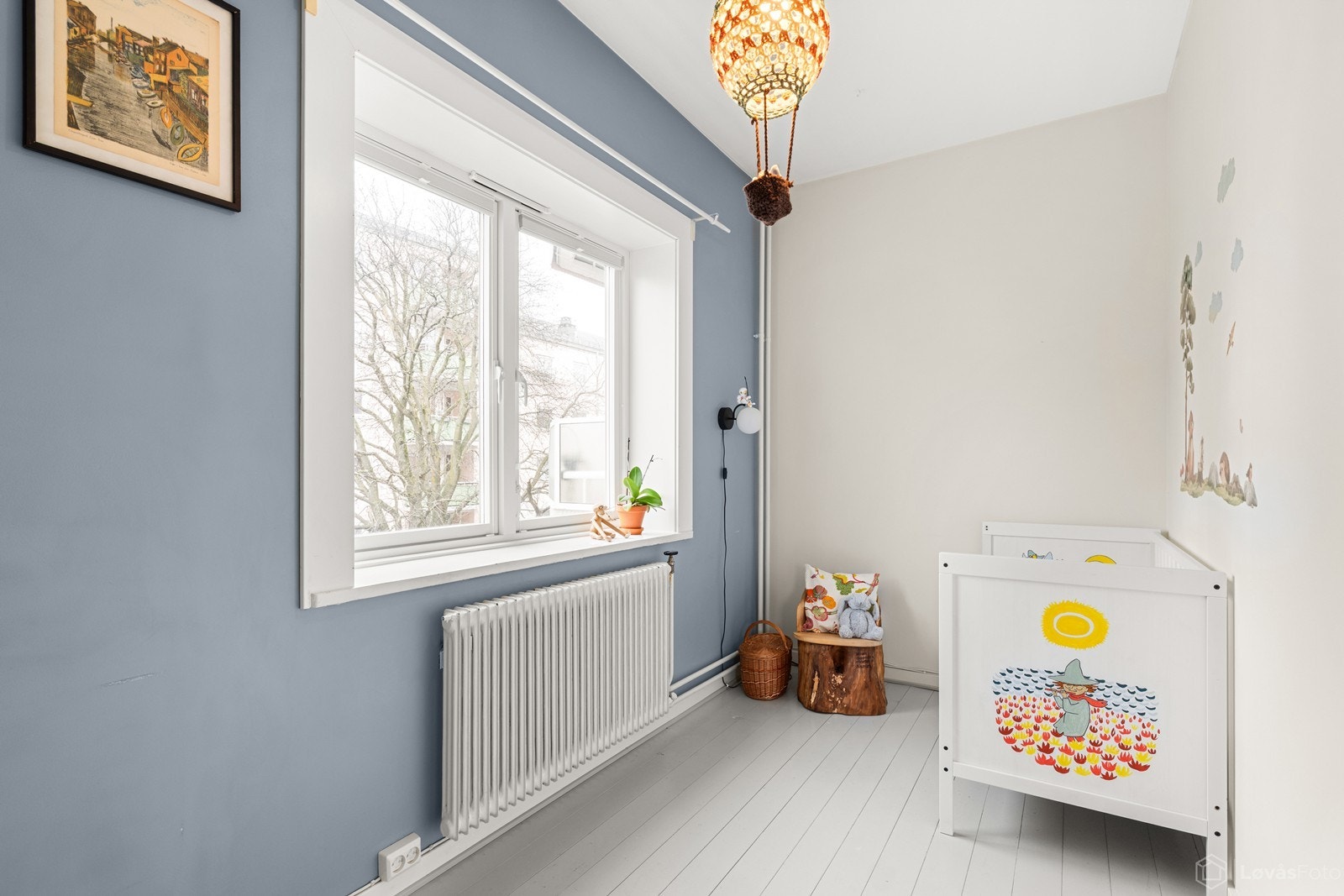 Rommet fremstår som en trivelig del av boligen hvor det er enkelt å skape en personlig og funksjonell sone tilpasset familiens behov. Galleribilde