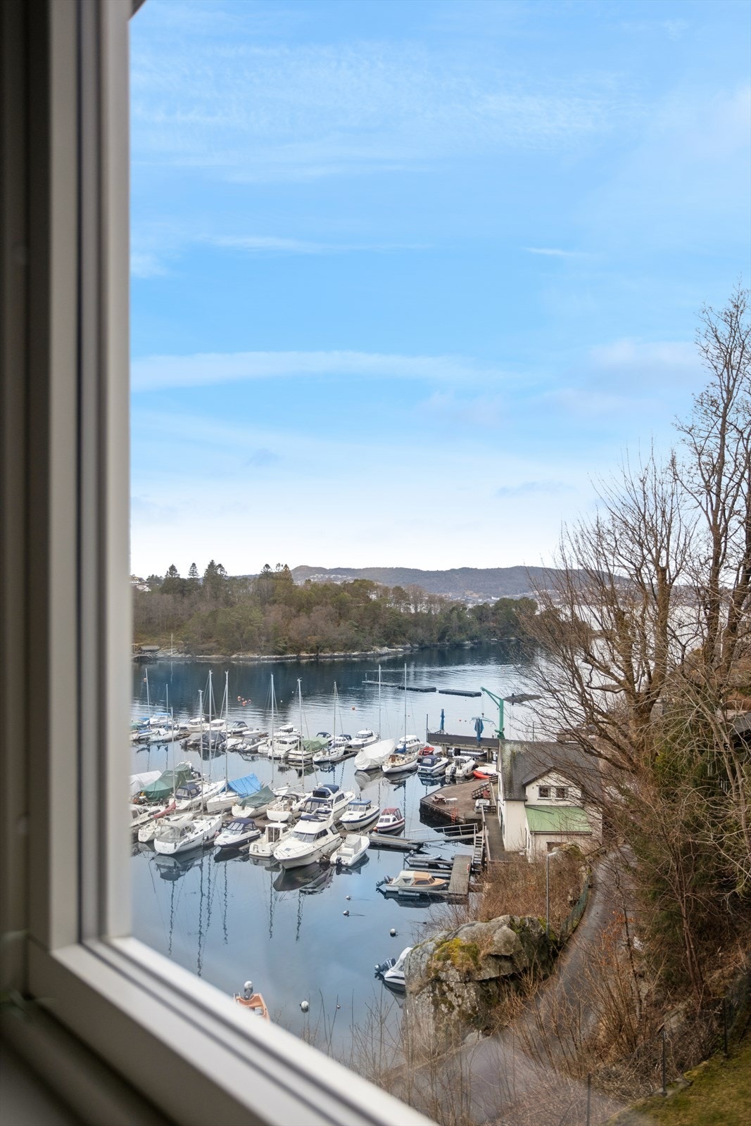 Fantastisk utsikt over nærområdet og marinaen - en sjelden utsikt å nyte til morgenkaffen. Galleribilde