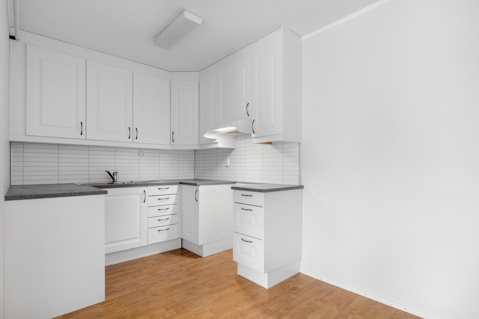 Nyere kjøkkeninnredning Galleribilde