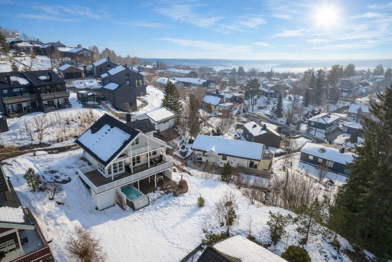 På vinterstid finner man både skøytebane og langrennsløyper på Mattismyra i nærheten. Galleribilde