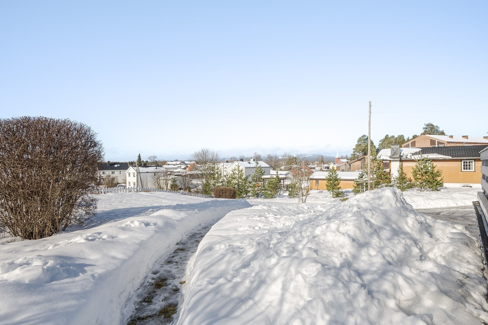 Eiendommen har gode solforhold og nydelig utsikt! Galleribilde