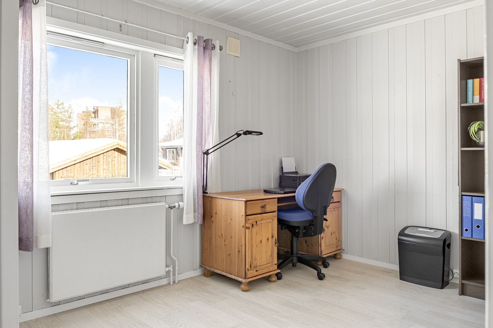 Soverom 2 er et lyst og fint rom som passer perfekt som barnerom, gjesterom eller kontor. Galleribilde