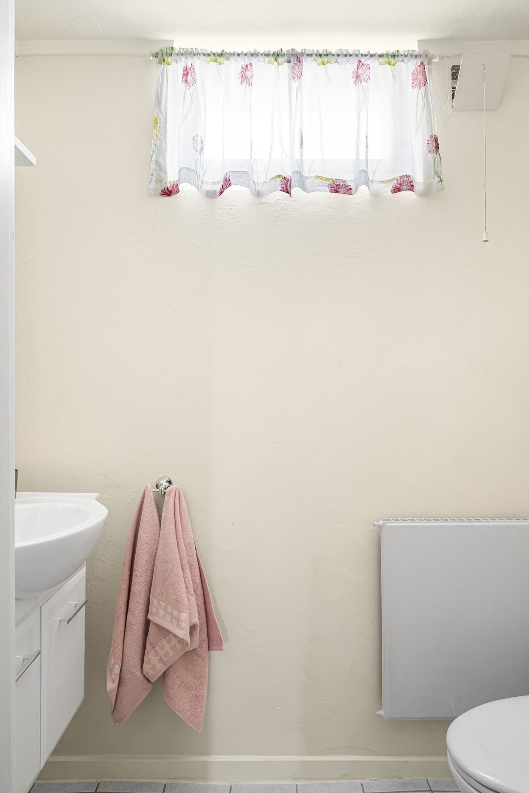 I underetasjen er det også et praktisk ekstra toalettrom. Galleribilde