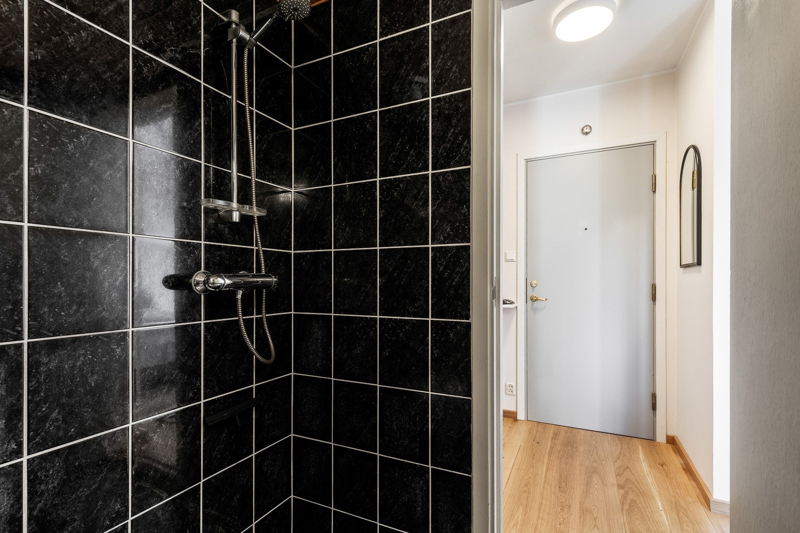 Videre er det åpen dusjløsning. Galleribilde