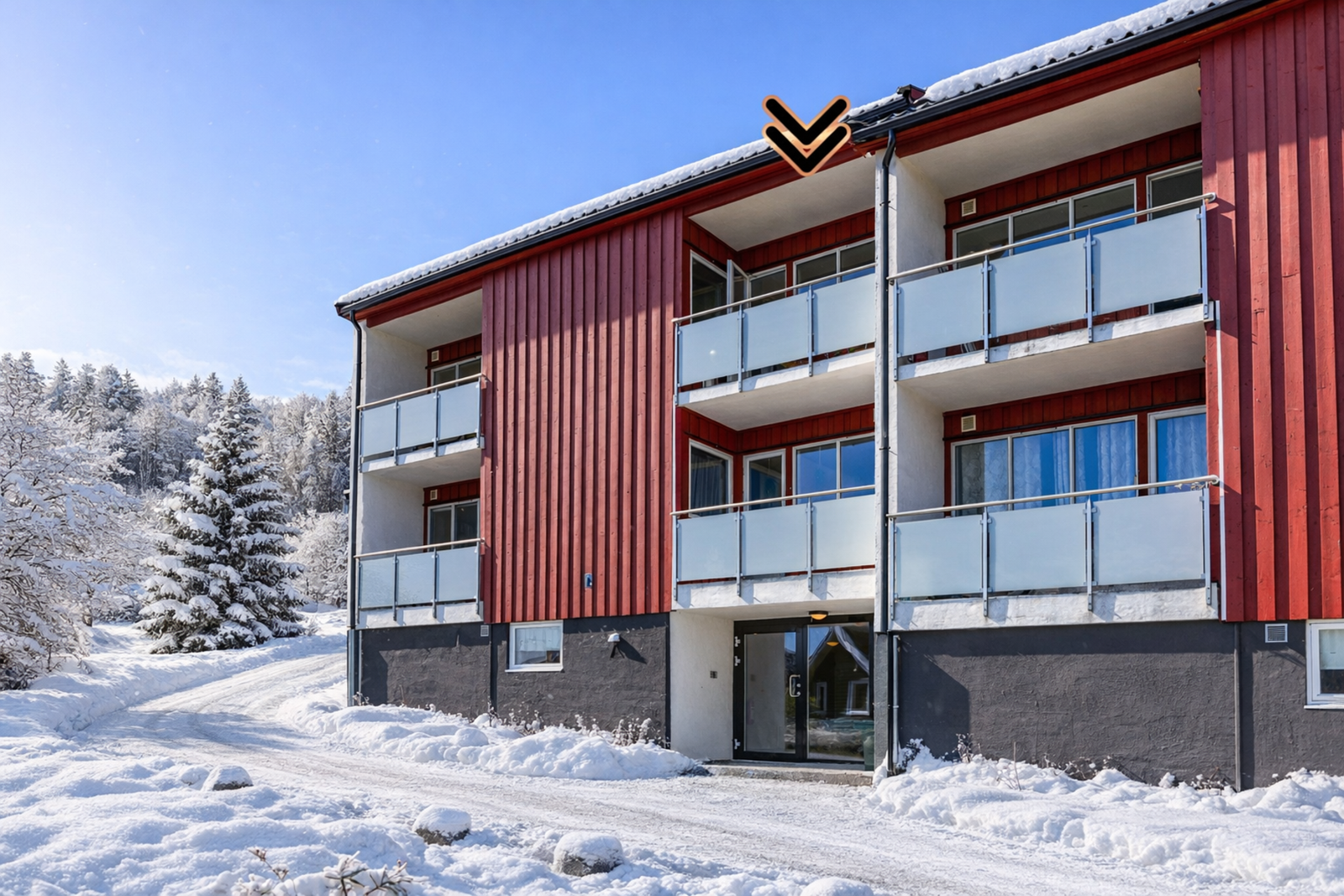 Leiligheten har en inntrukket og usjenert balkong med flott, langstrakt utsikt. Galleribilde