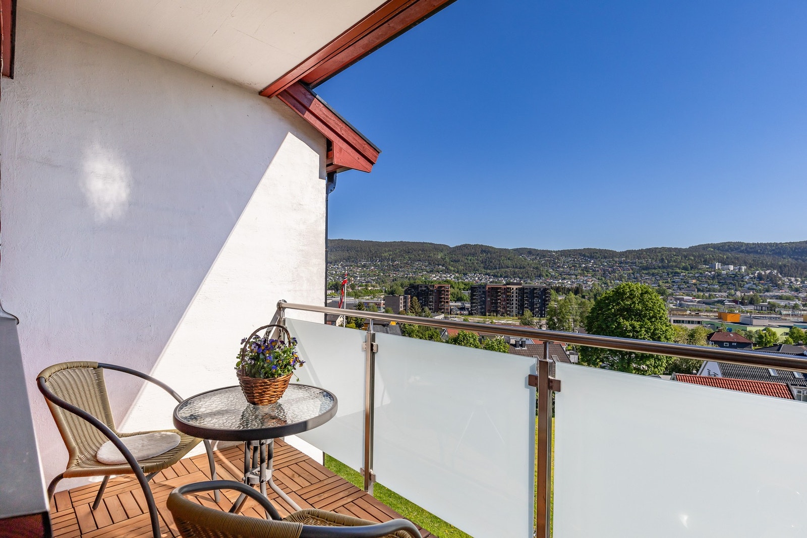 Nydelig utsikt fra balkong Galleribilde