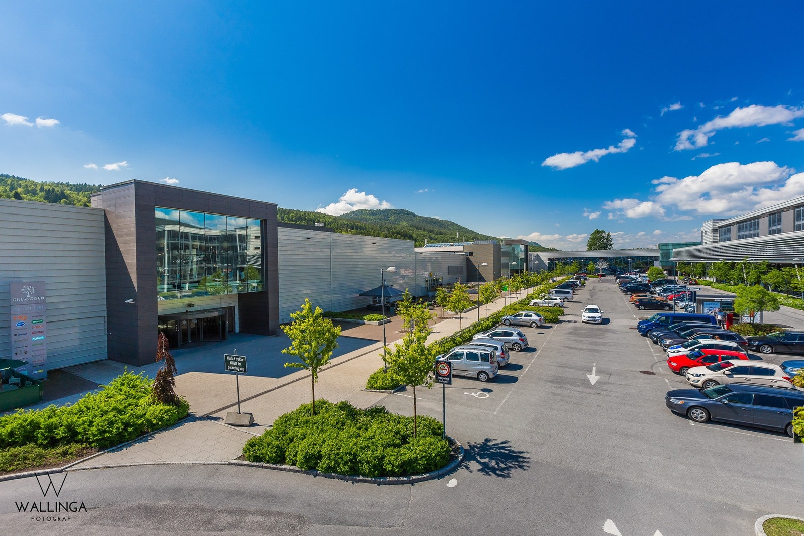 Gulskogen kjøpesenter har et rikt og variert utvalg med 120 butikker, samt 10 spisesteder. Galleribilde