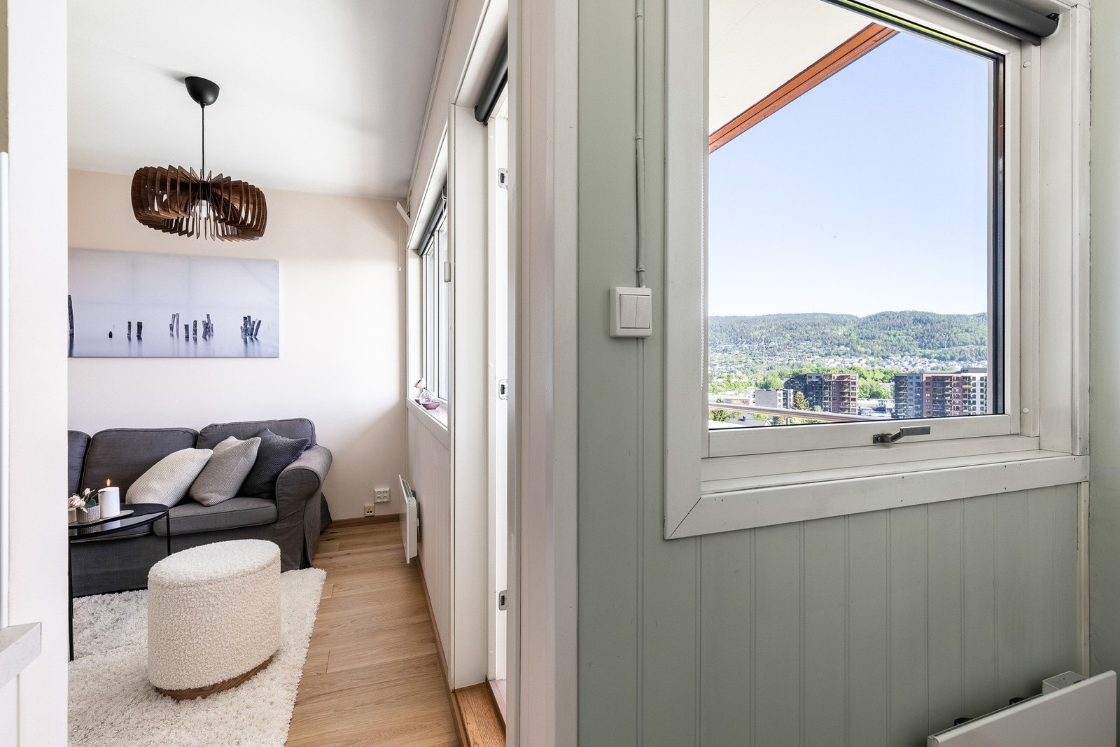 Det er også et vindu på kjøkkenet som bidrar godt med lys. Galleribilde