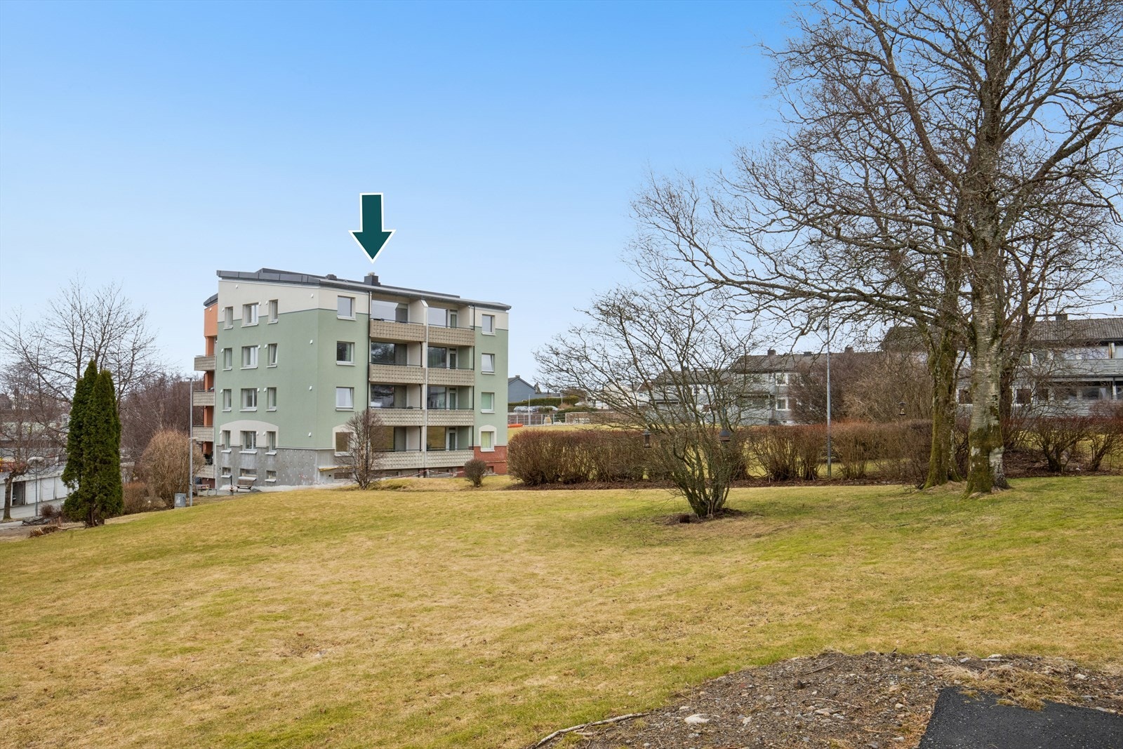 DNB Eiendom V/Mikal Nådland har gleden av å presentere Peder Saxes gate 17 - En lys og tiltalende 4-roms leilighet med attraktiv beliggenhet i Saxemarka. Galleribilde