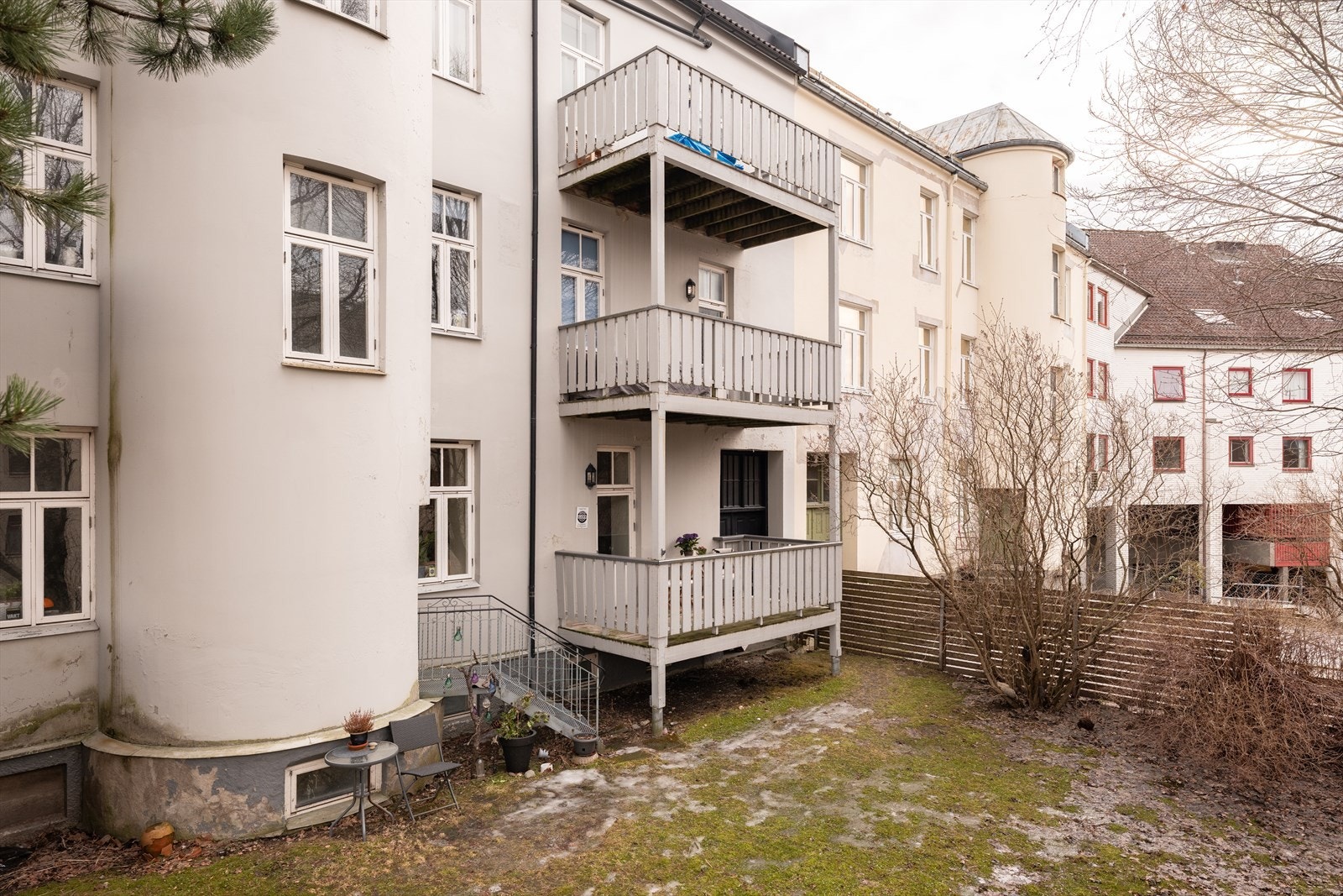 Her bor du i meget attraktive omgivelser, i nærheten av alt fra dagligvarebutikk, bussholdeplass, Solsiden, sentrum og flere av byens studiesteder Galleribilde