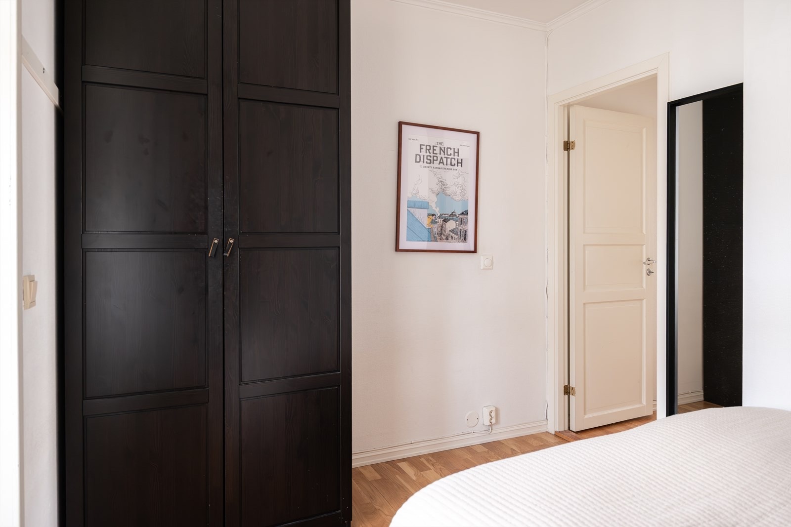 På soverommet er det god plass til seng og ønsket garderobeløsning. Galleribilde