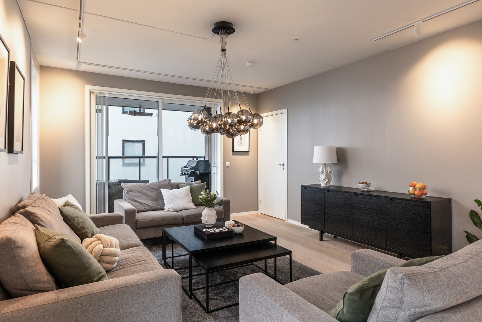 PrivatMegleren Renommé har gleden av å presentere Frysjaveien 42P!
Foto: Scott Kvitberg og Kristine Elvemo / Fotostallen Galleribilde