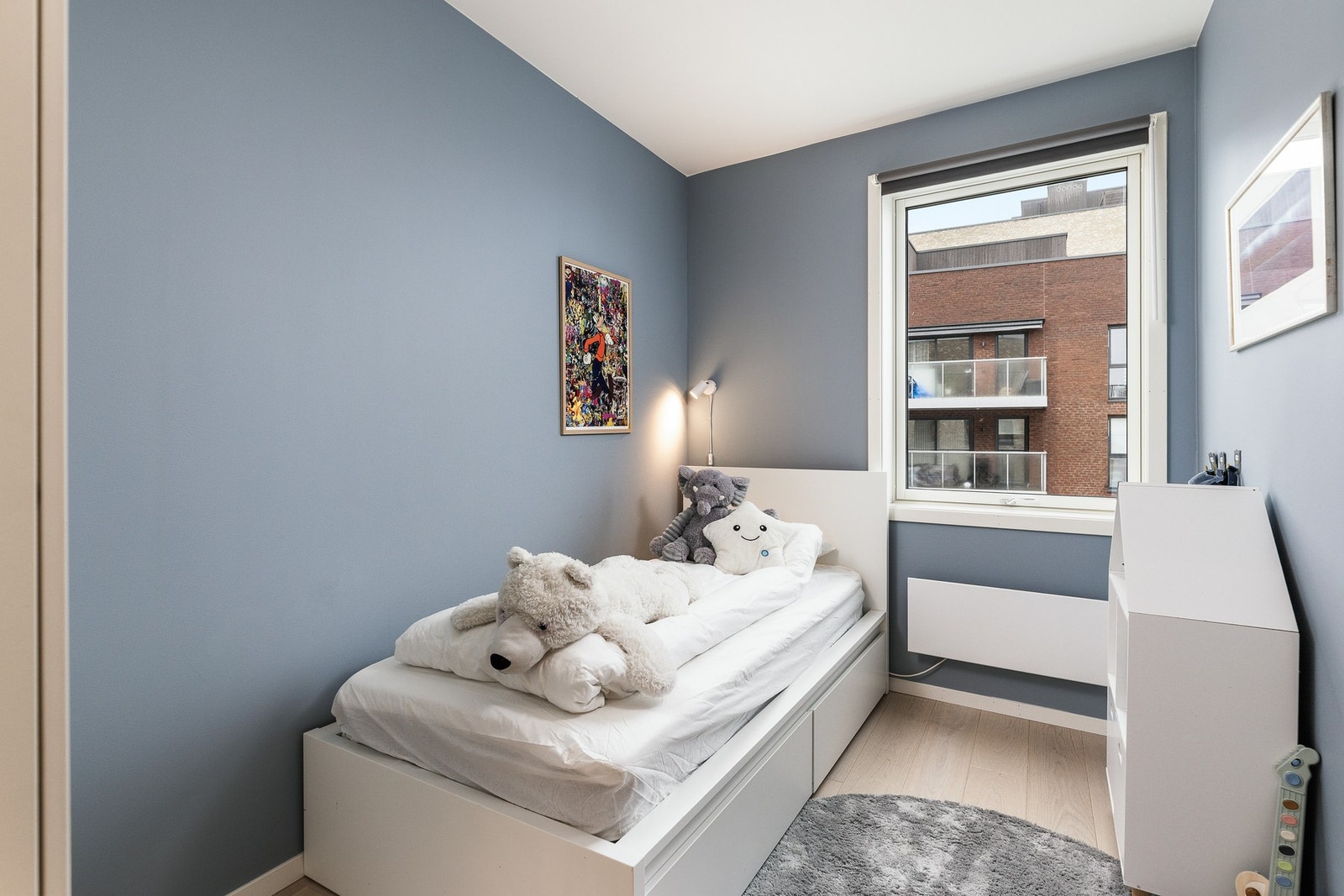 Samtlige rom har god størrelse og fleksible bruksområder, og egner seg godt som barnerom, gjesterom, kontor eller garderoberom - etter behov. Galleribilde