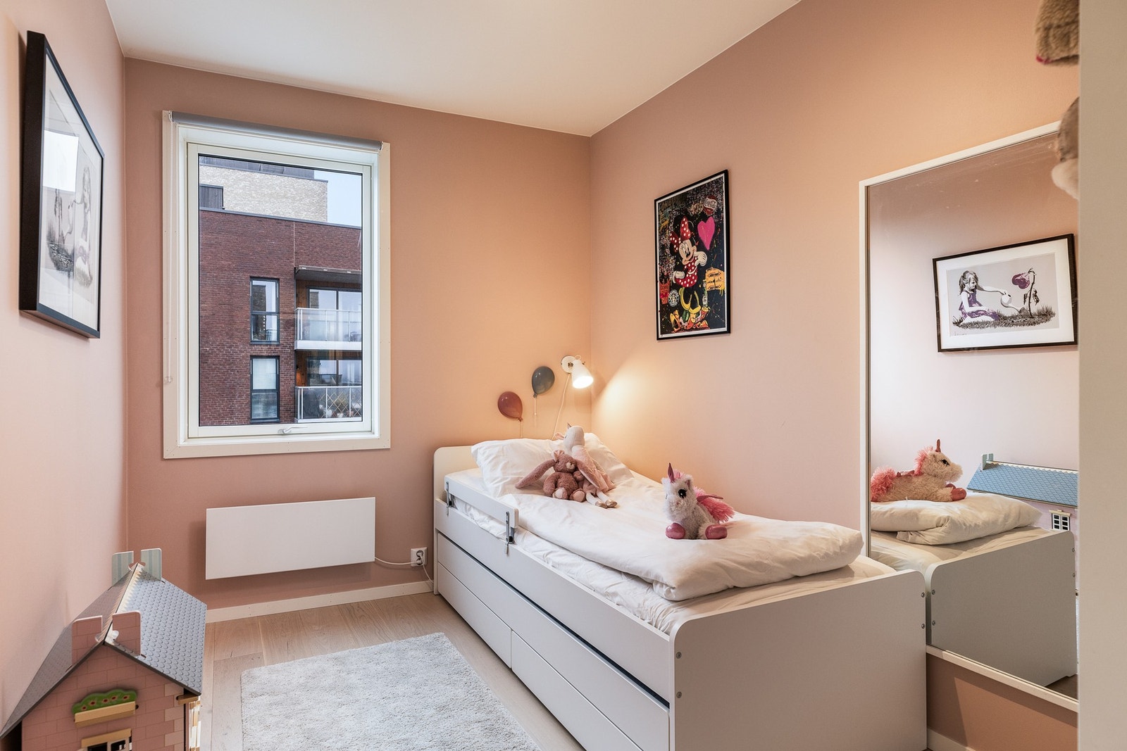 Videre har boligen tre øvrige soverom. Galleribilde