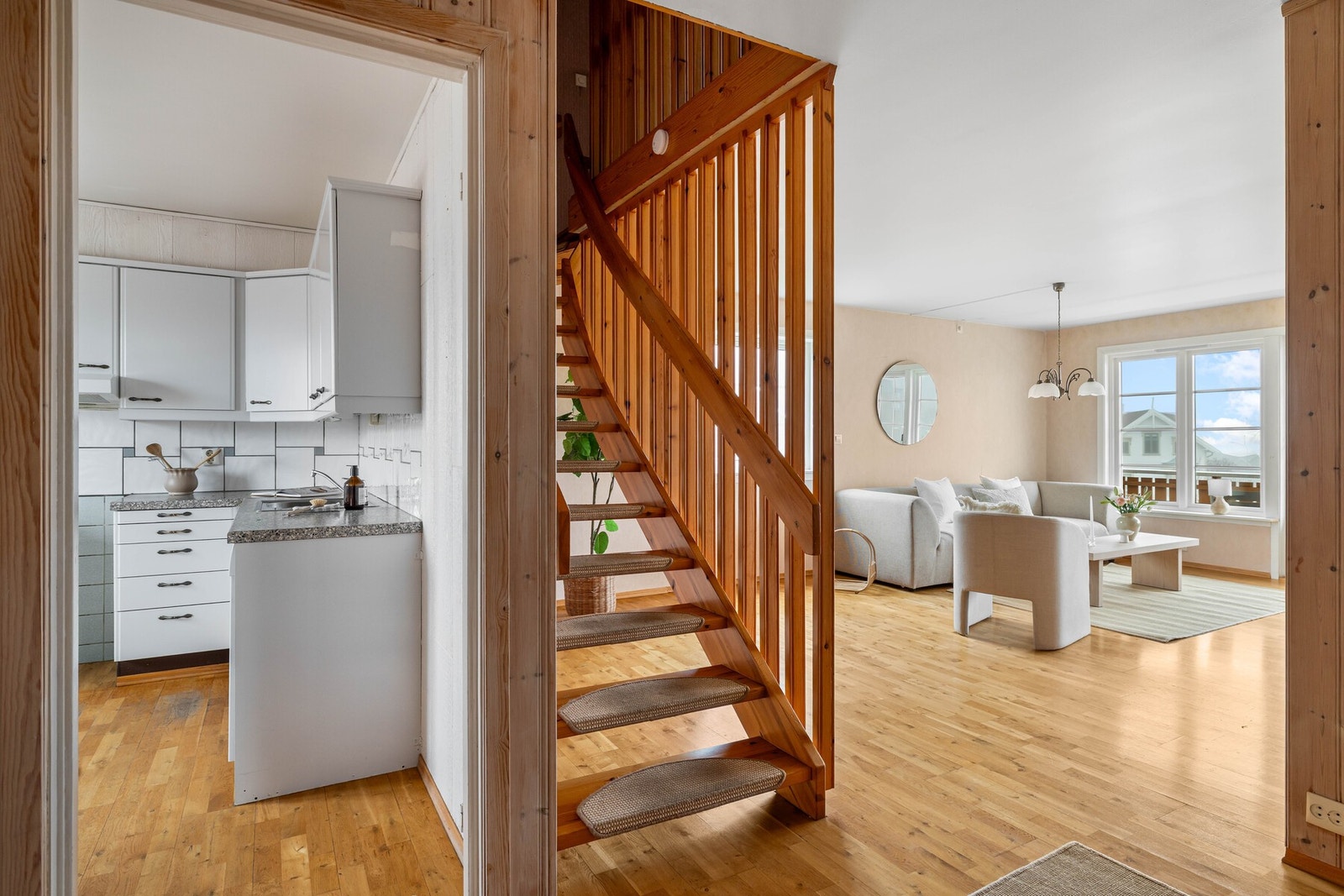 Kjøkkenet ligger i tilknytning til gangen. Galleribilde