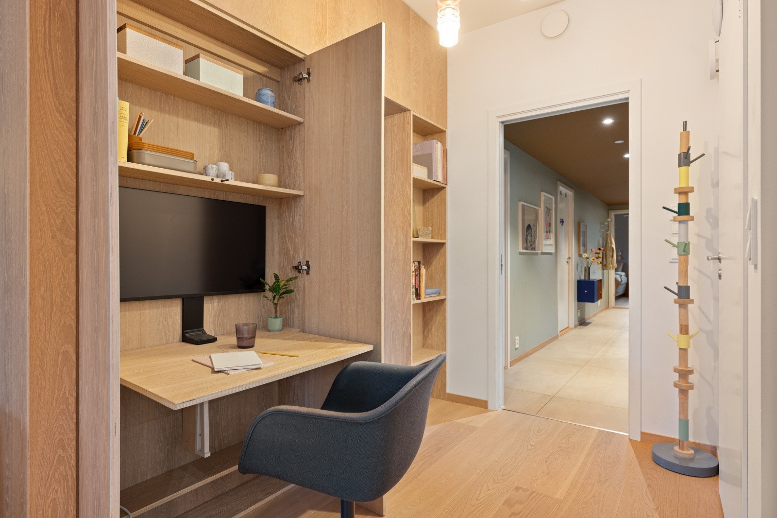 Plassbesparende kontorløsning. Galleribilde